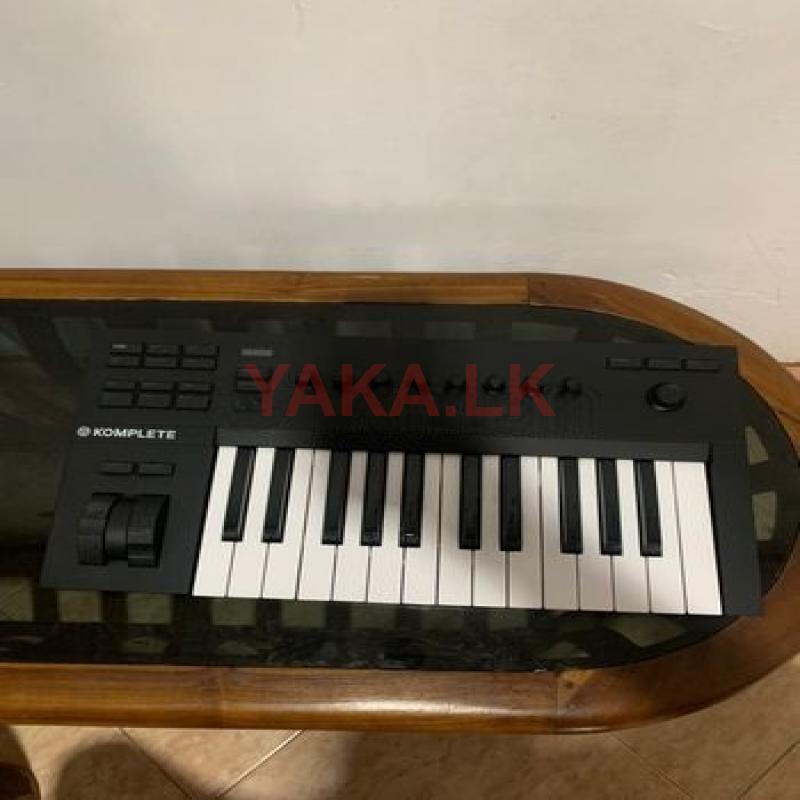 Native Instrument A25