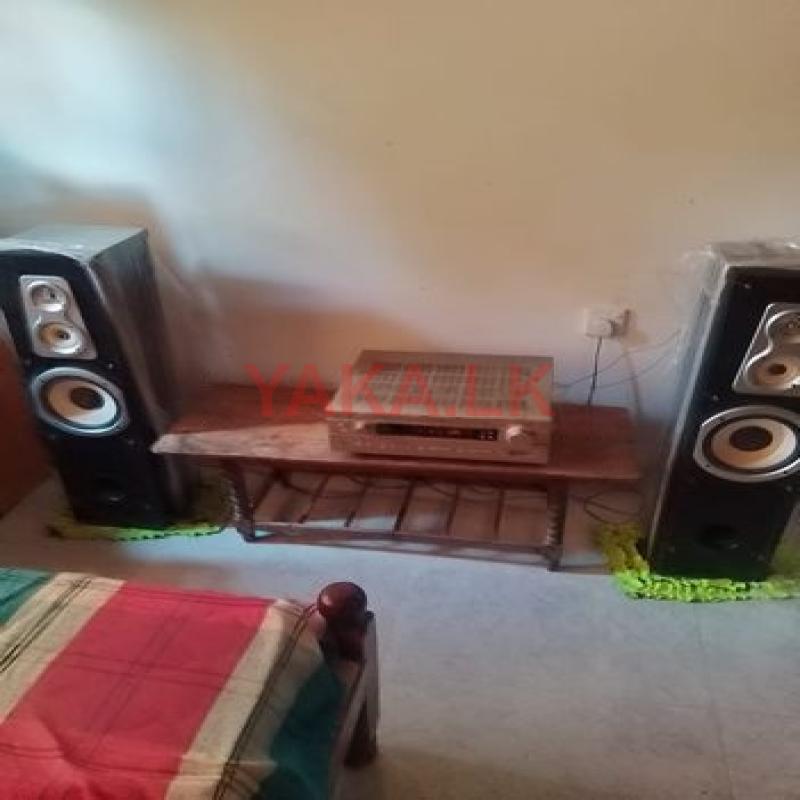 Amp with speakers