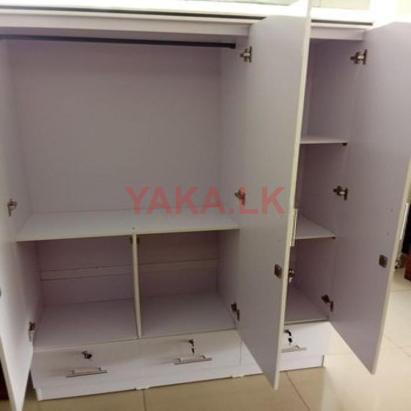 WHITE 3 DOOR WORDROBE (K-26)