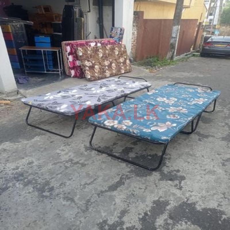 6*2.5ft foldable bed with mattress