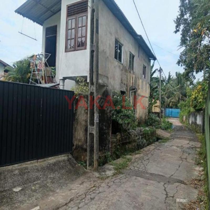 Nugegoda, 14 Perches of Land with A Livable House for Sale