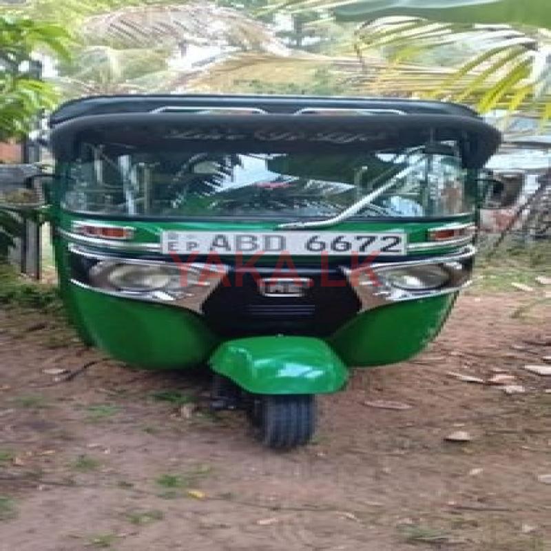 Bajaj RE 2015