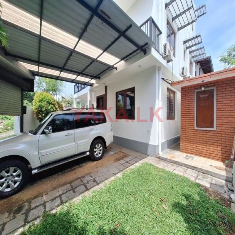 Brand New Super Luxuxry House for Sale Thalawathugoda