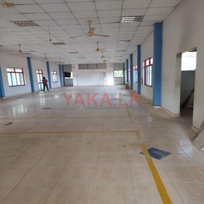 Katunayake Averiwatte main road building and land for sale with income