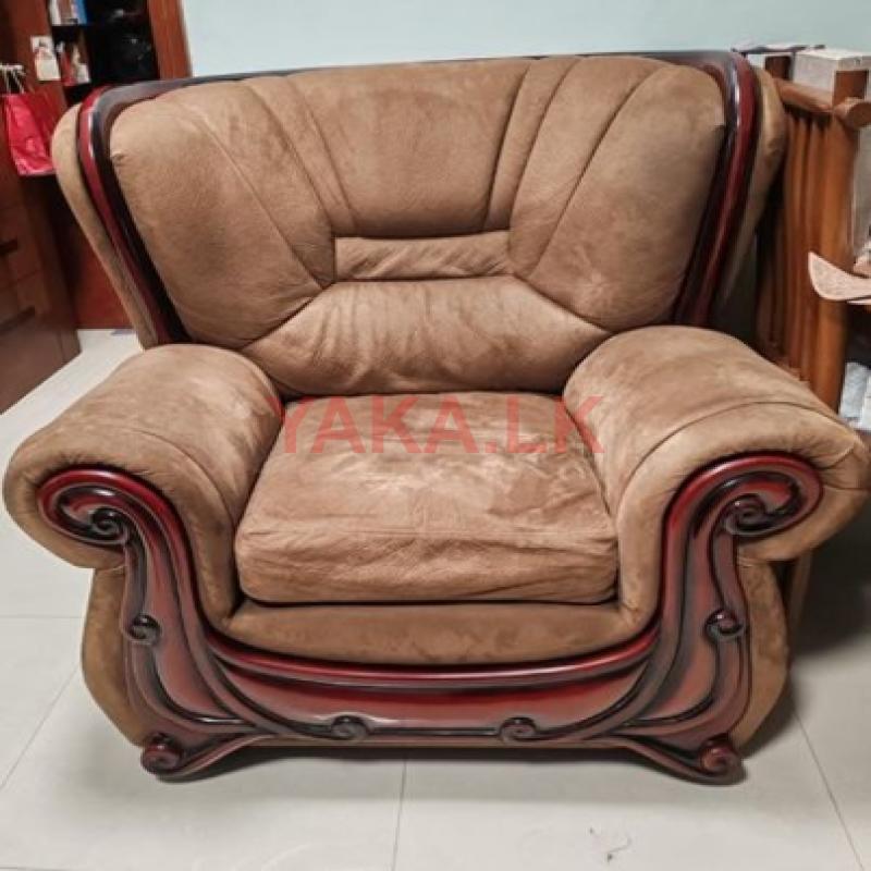 Damro Clancy sofa set 3+1+1 with Coffee table