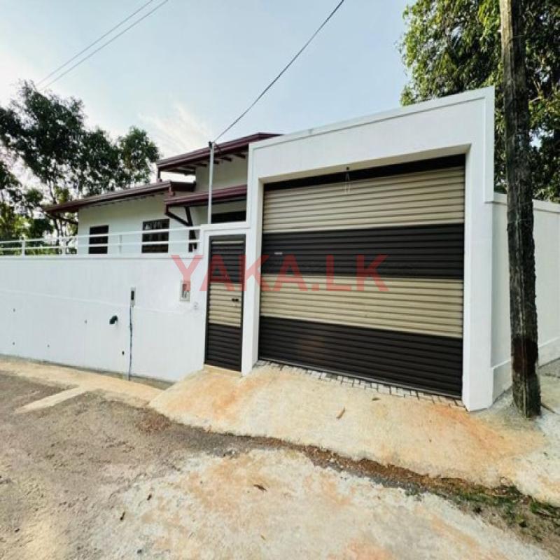 Solid Brand New Modern 1 Story House-piliyandala