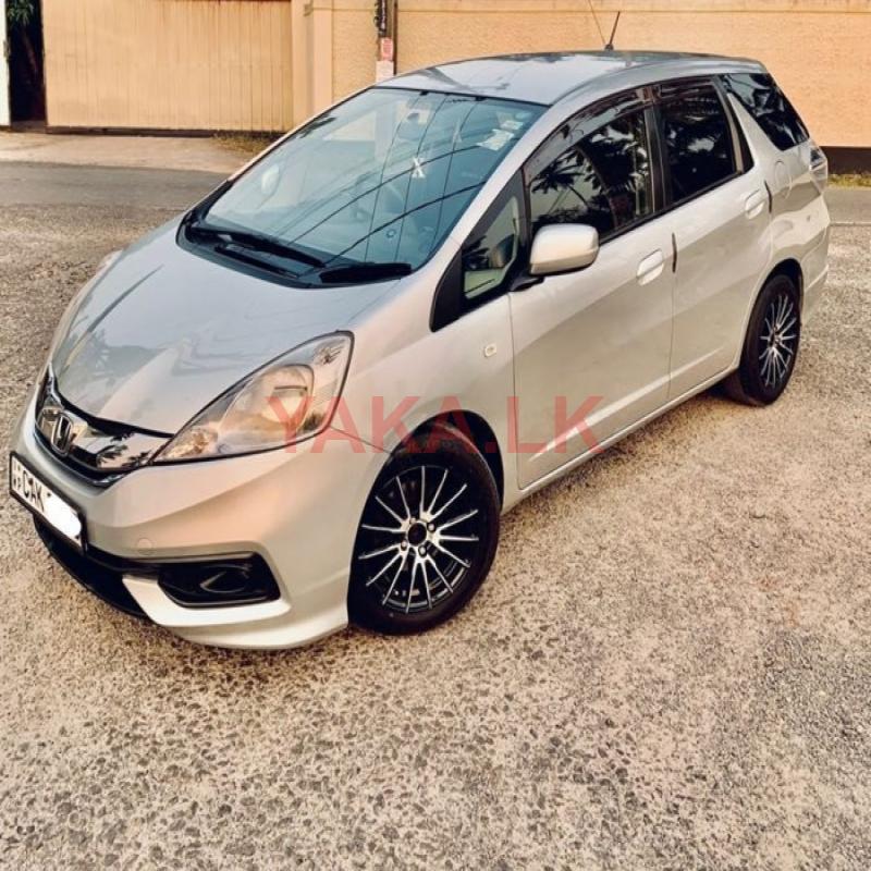 Honda Fit Shuttle (Hybrid)