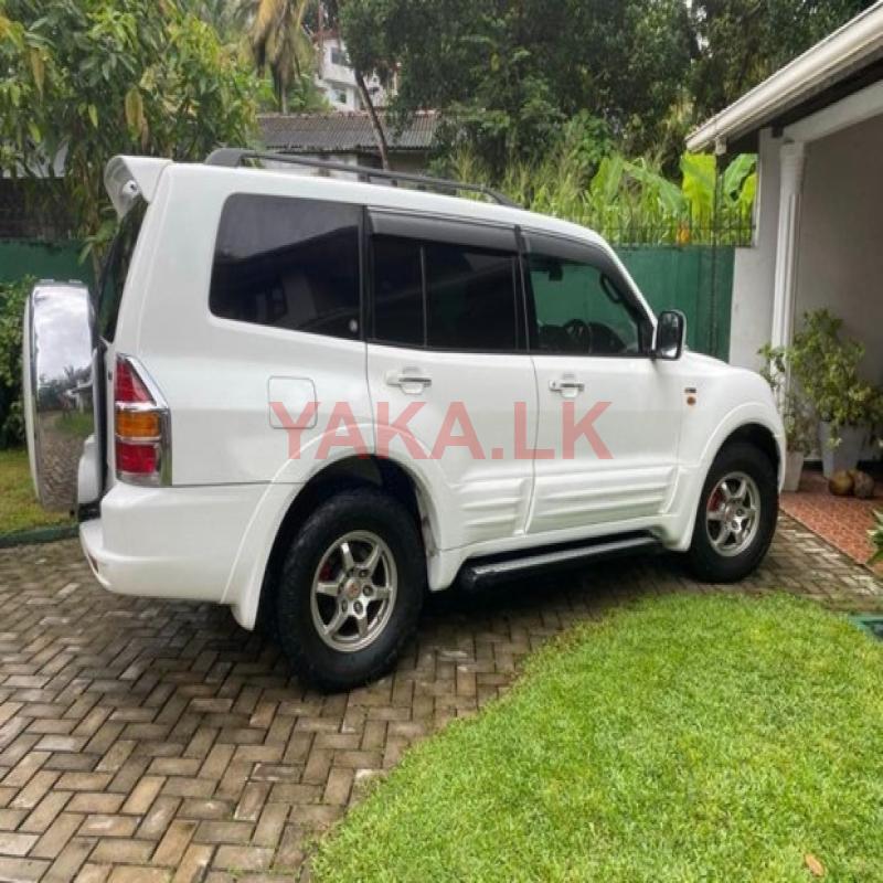 Mitsubishi Montero 2000
