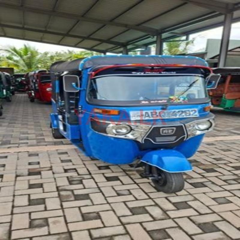 Bajaj RE 4 Stroke 2017