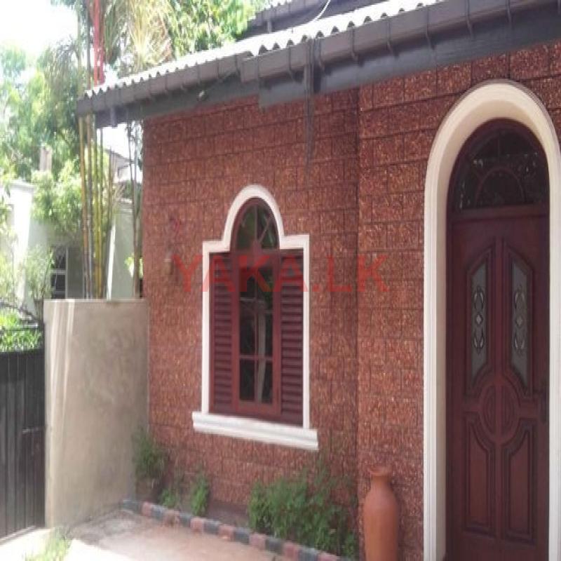 House with Land for Sale in Nugegoda | Hs0008