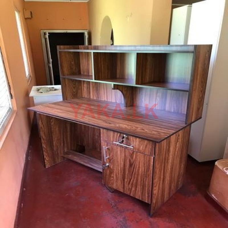 Large Study Table (B03)
