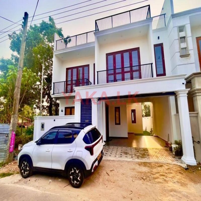 Brand New Luxury Three-Storey Quality House in Polgasowita Piliyandala