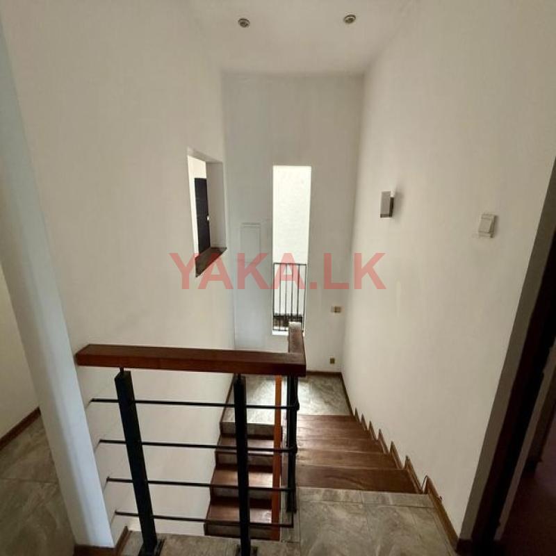 Fully Furnished Luxury House for Rent in Colombo 5 - EH378