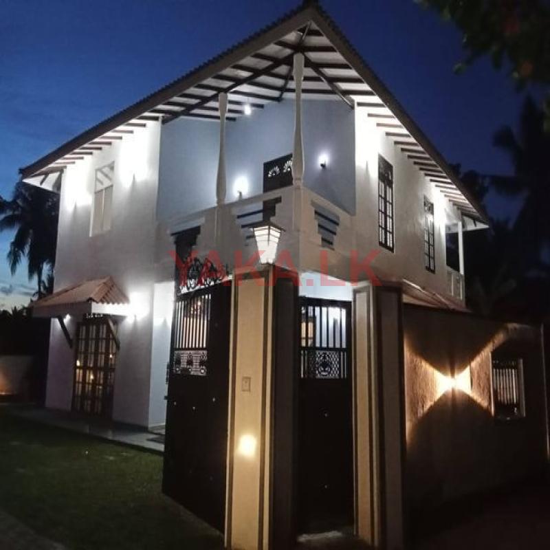 2 Story House in Minuwangoda Gampaha District - කොළඹ කුරුණෑගල Rd