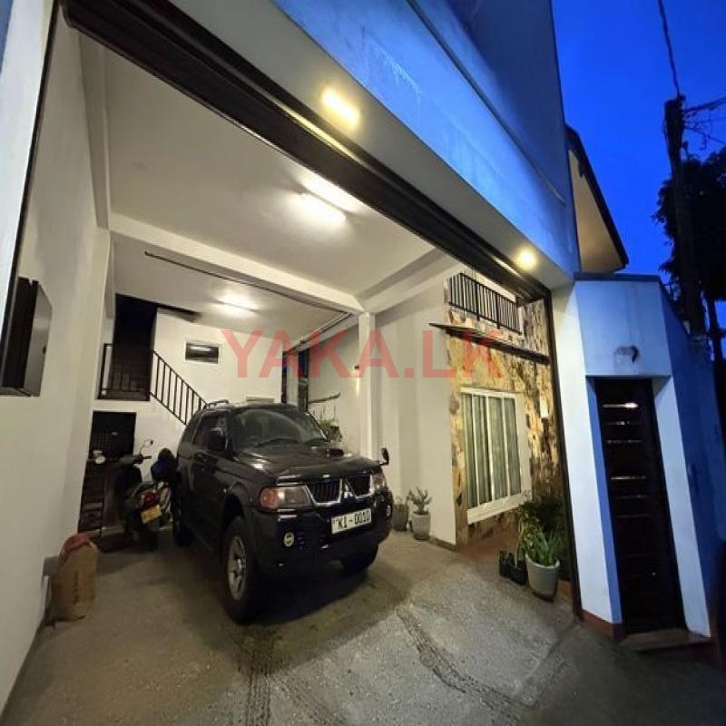 Luxury House With Central AC - For Sale From Piliyandala Ganewatte Rd