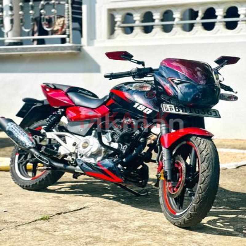 Bajaj Pulsar 180 2016