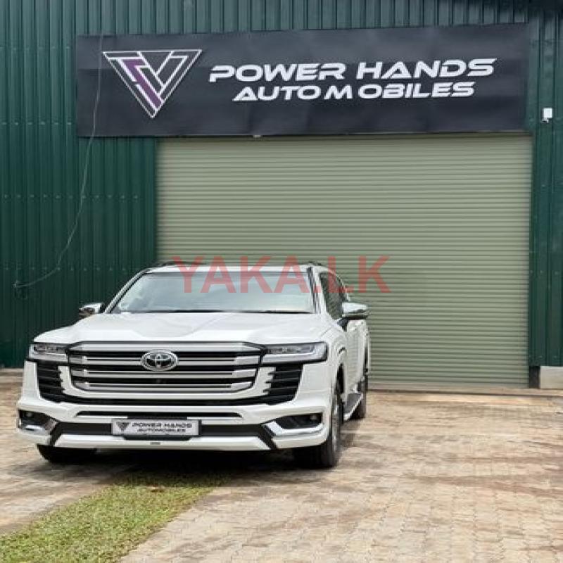 Toyota Land Cruiser Sahara LC 300 2024