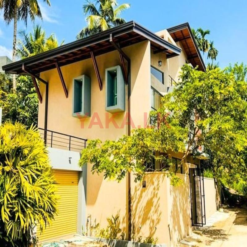 Luxurious Brand New House in Talawatugoda