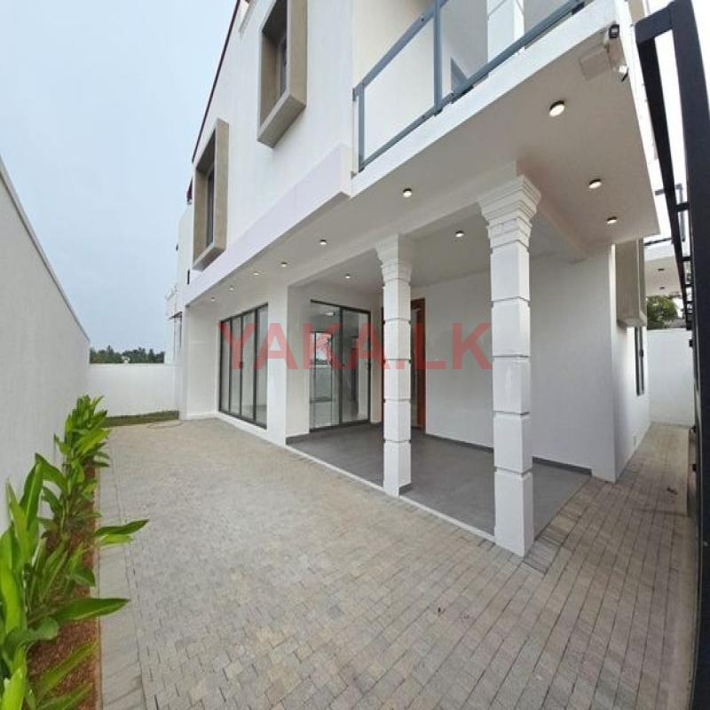 Architecture House For Sale In Piliyandala