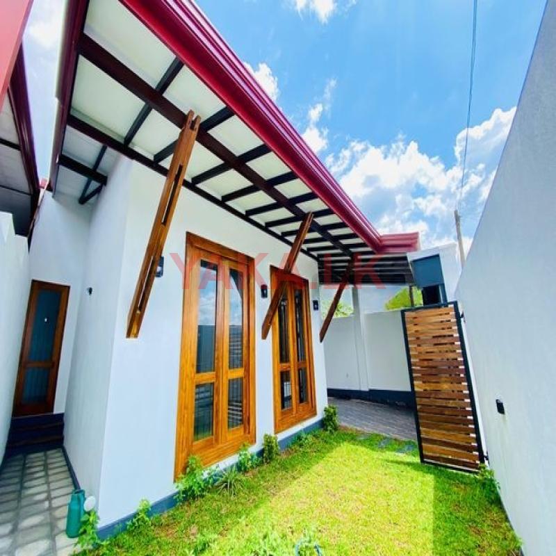 Modern 3-Bedroom House for Sale in Athurugiriya