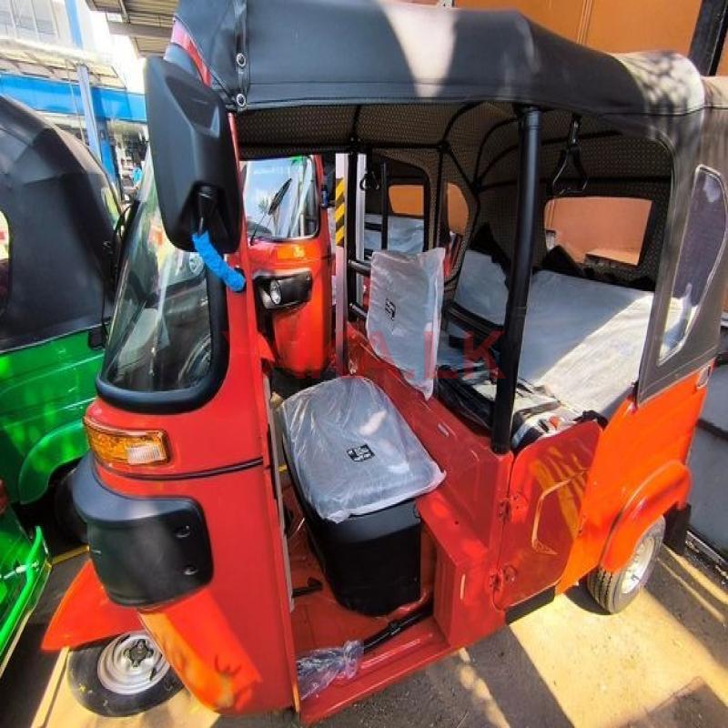Bajaj RE 2025