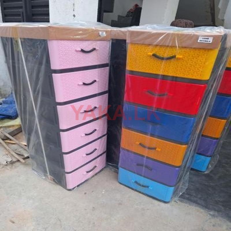 6 D Plastic Cupboards