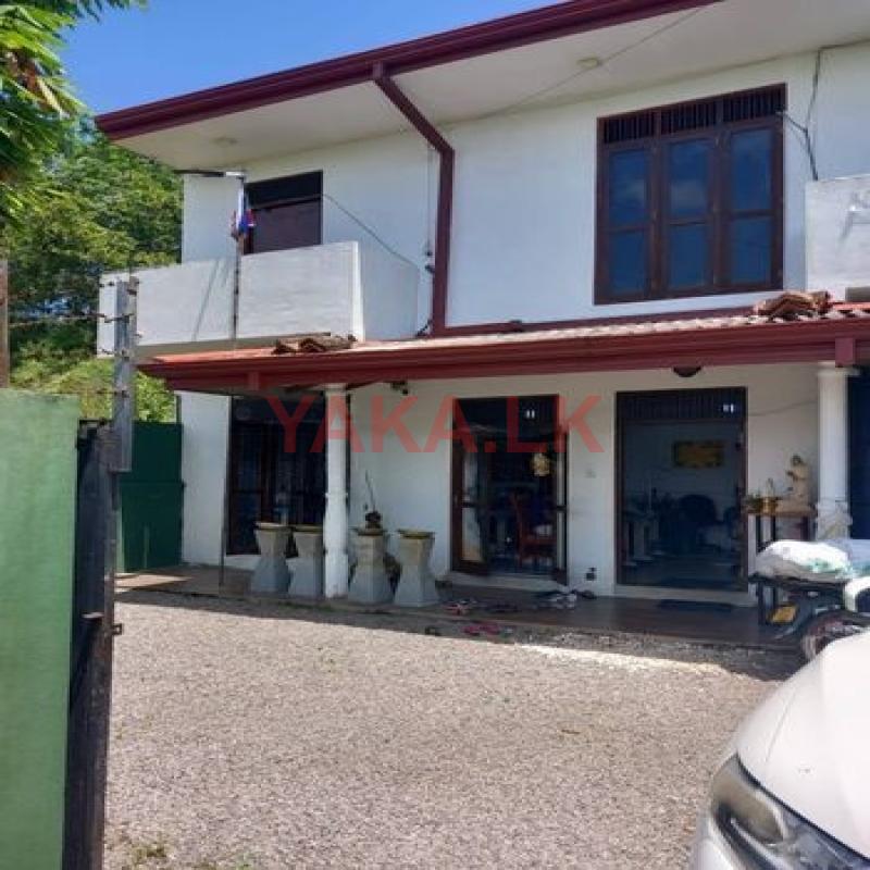 Running Garment Factory House for Sale in Kahathuduwa (DC716)