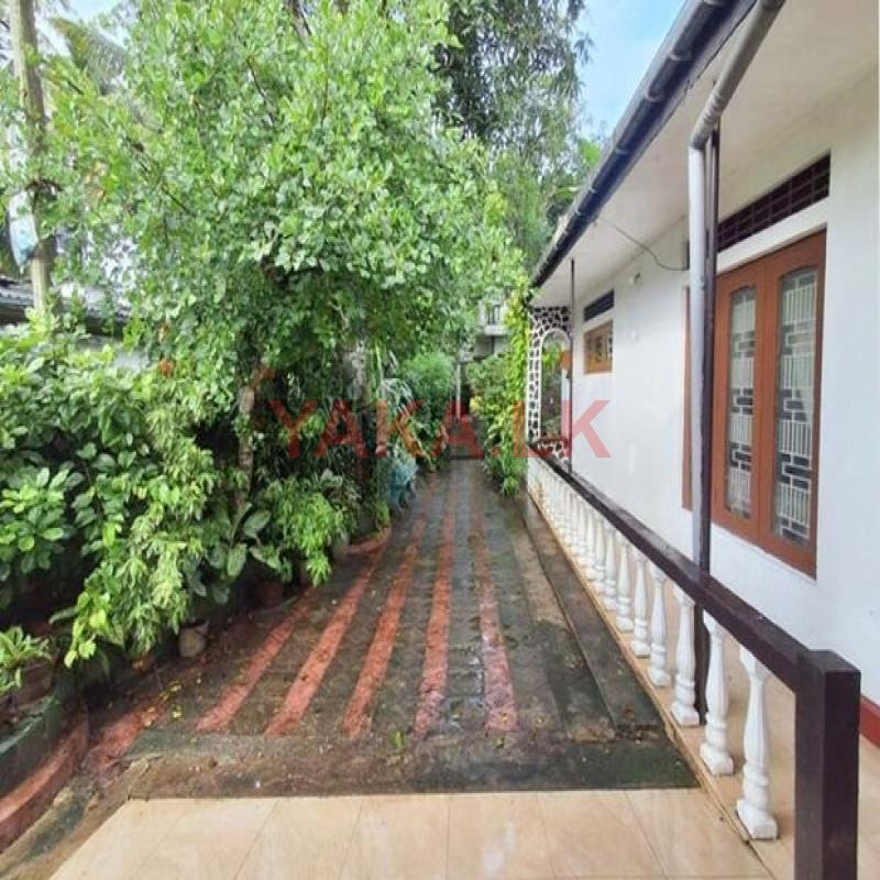 Solidly Built House for sale in Colombo Road, Bendiyamulla, Gampaha
