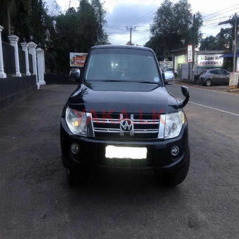 Rent A Car - Mitsubishi Montero