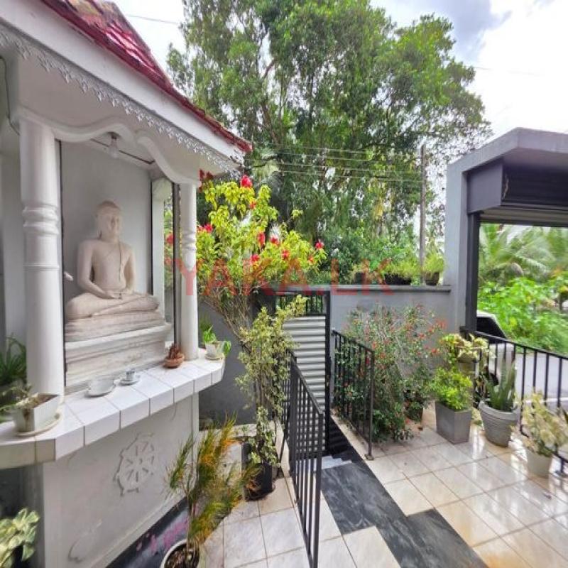 පදිංචිව සිටින අංගසම්පූර්ණ දෙමහල් නිවස විකිනීමට - කහතුඩුව