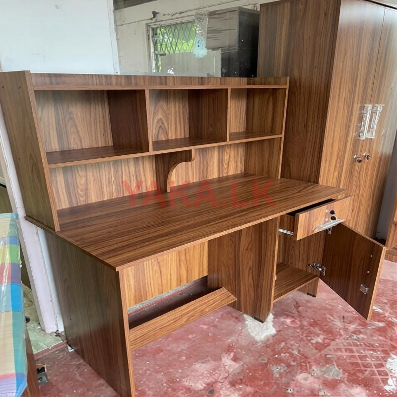 Large Study Table (B03)