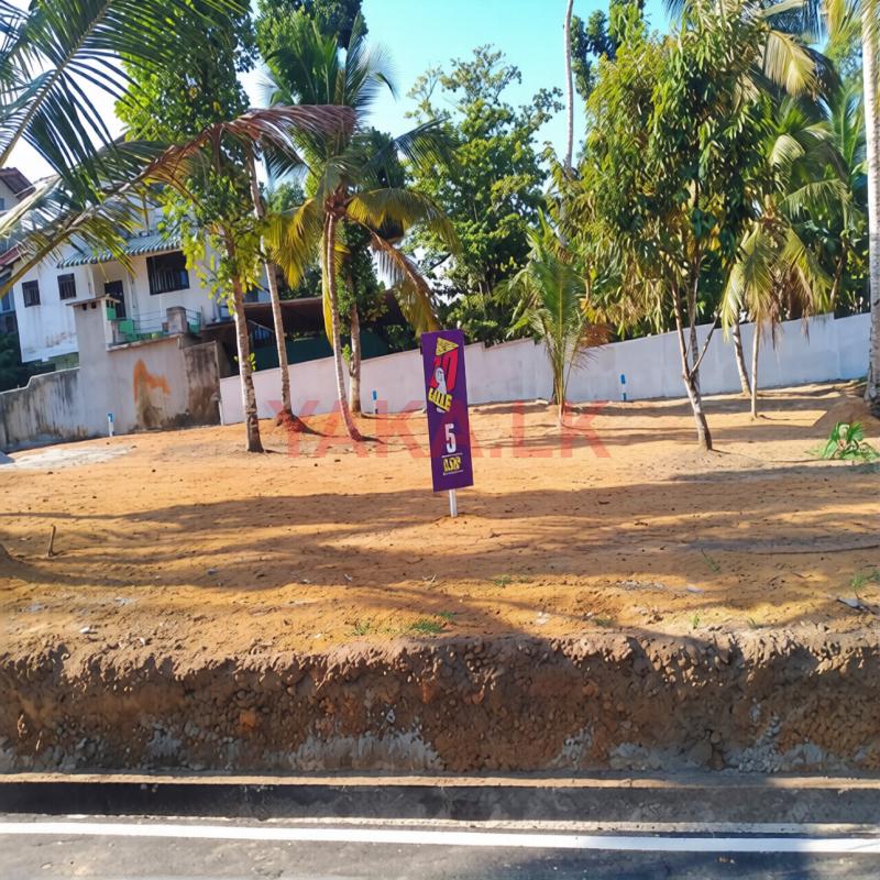 ගාල්ල මීපාවල ප්‍රධාන පාරට මුහුණලා බිම් කොටස්