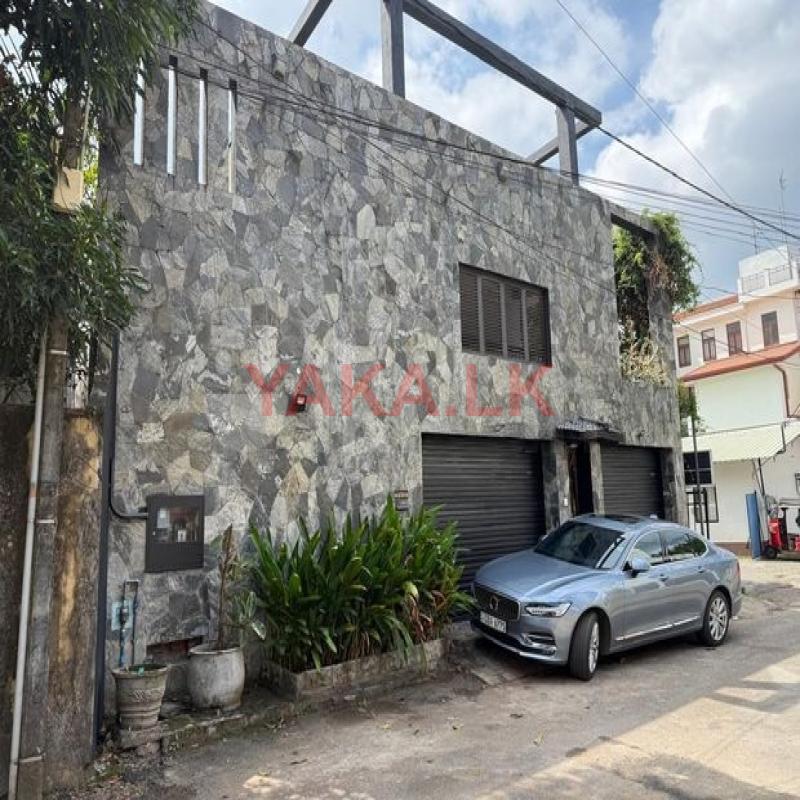 04 Bed House for Rent in Colombo 05.