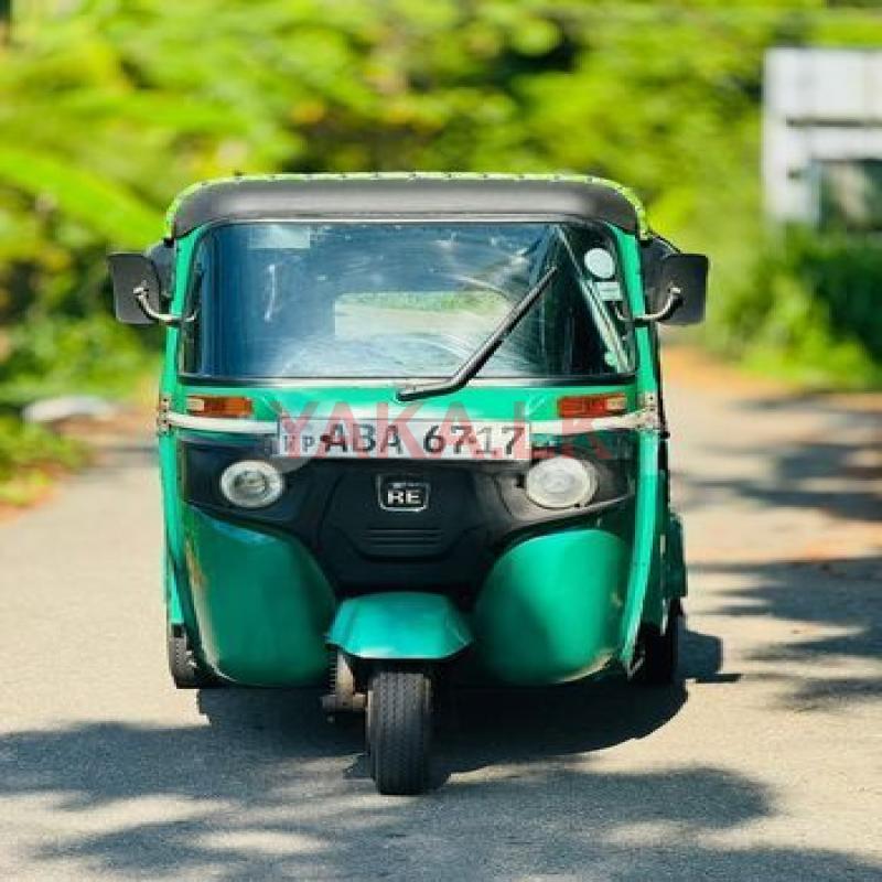 Bajaj RE 205 2015