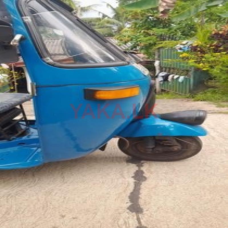 Bajaj RE 2005