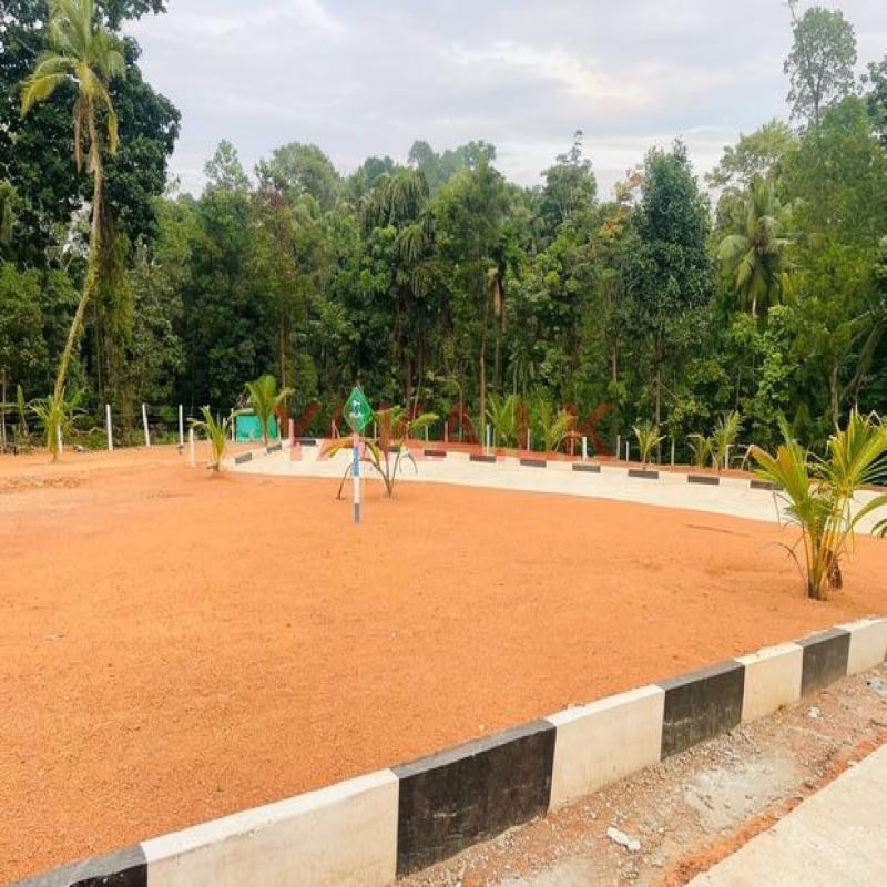 Yakkala , නුවර පාරට 500mක දුරින් වටිනා බිම්කොටසක් විකිණීමට