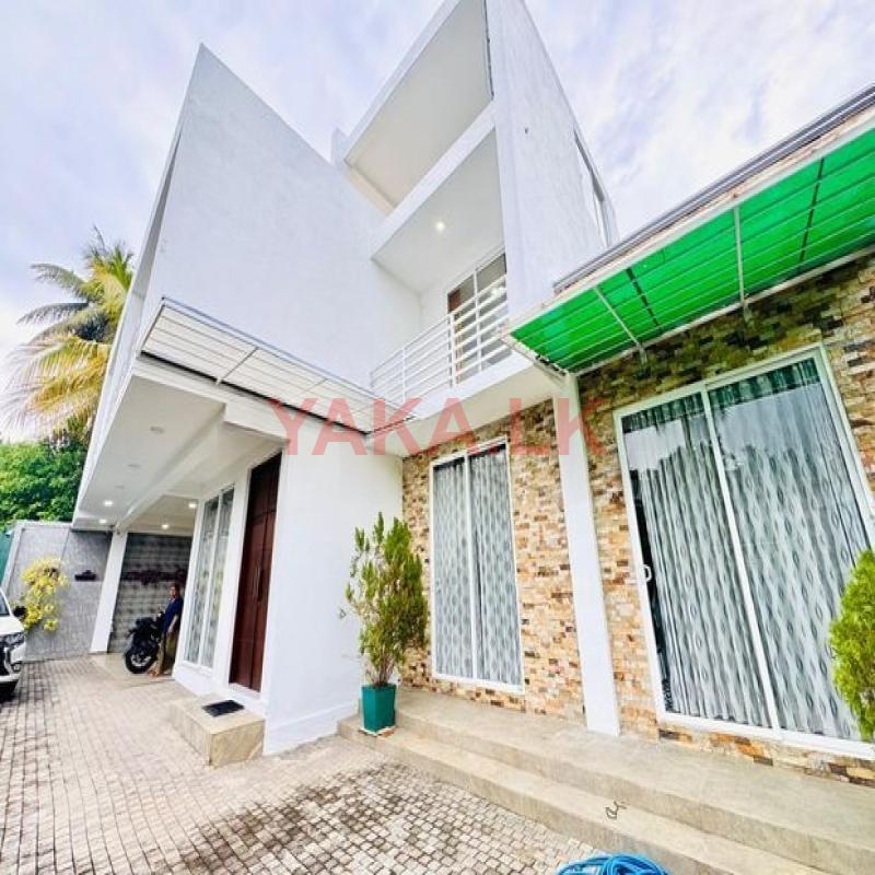 Spacious 4-Bedroom House for Sale – Thalawathugoda, Kalalgoda